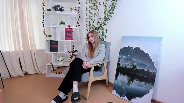 Snapshot of CharityKhamo chatting on February 12, 2026, 8:42 am CharityKhamo online show from February 12, 2026, 8:42 am