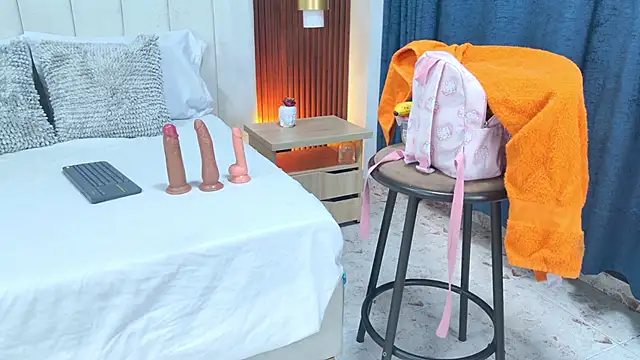 Brisa Silva online show from April 10, 2026, 11:37 am