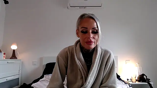 Sophie-Logan-Ink online show from March 26, 2026, 10:10 am