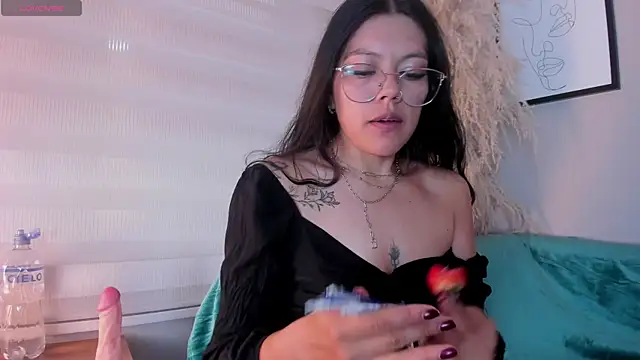 Snapshot of Lanadelrey_1 chatting on February 13, 2026, 2:46 pm Lanadelrey 1 online show from February 13, 2026, 2:46 pm