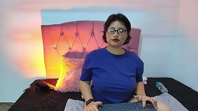 Angelic 17 online show from February 17, 2026, 12:40 am