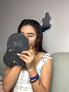 VelariaSoft online show from April 15, 2026, 1:18 pm