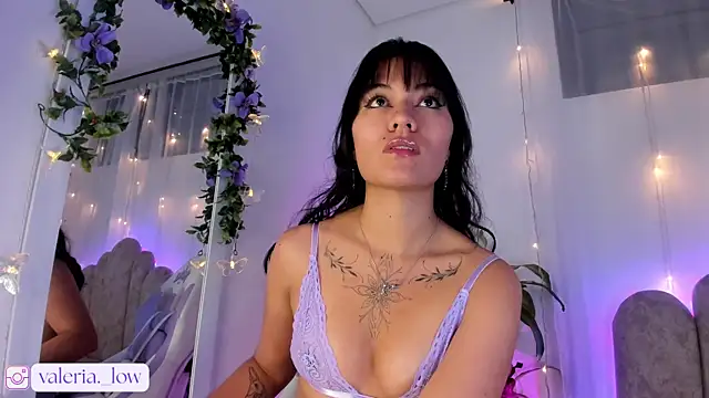 Snapshot of Nahialov chatting on February 18, 2026, 1:56 am Nahialov online show from February 18, 2026, 1:56 am