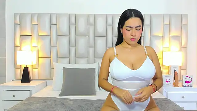 paola katy dicks online show from June 3, 2026, 8:14 pm