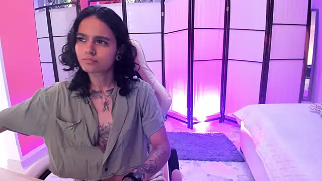 Snapshot of Julianne_7 chatting on March 2, 2026, 8:26 pm Julianne 7 online show from March 2, 2026, 8:26 pm