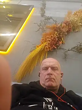 Snapshot of sk8brd_snwbrd_no_snitch chatting on February 17, 2026, 12:56 pm sk8brd snwbrd no snitch online show from February 17, 2026, 12:56 pm