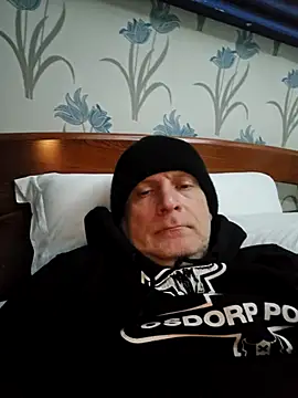 Snapshot of sk8brd_snwbrd_no_snitch chatting on February 20, 2026, 10:43 pm sk8brd snwbrd no snitch online show from February 20, 2026, 10:43 pm