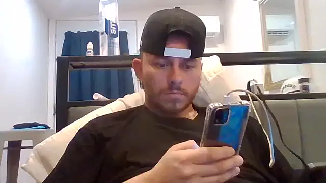 Snapshot of Tallhungandcloudy chatting on May 6, 2026, 5:03 am Tallhungandcloudy online show from May 6, 2026, 5:03 am