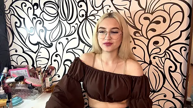 Kat Catherine online show from March 3, 2026, 10:54 am