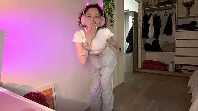 Snapshot of SlunkRear chatting on February 11, 2026, 11:21 pm SlunkRear online show from February 11, 2026, 11:21 pm