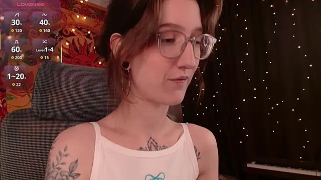 Snapshot of lolami_ chatting on June 9, 2026, 8:26 am lolami online show from June 9, 2026, 8:26 am
