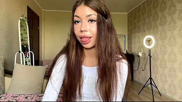 Snapshot of You_Club_Winx chatting on June 7, 2026, 8:29 am You Club Winx online show from June 7, 2026, 8:29 am