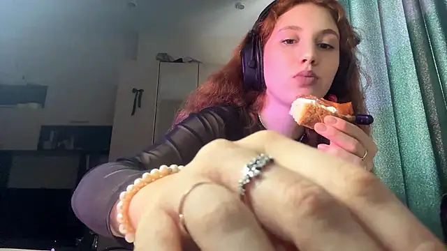 Snapshot of AliceCarrol chatting on February 24, 2026, 12:25 pm AliceCarrol online show from February 24, 2026, 12:25 pm