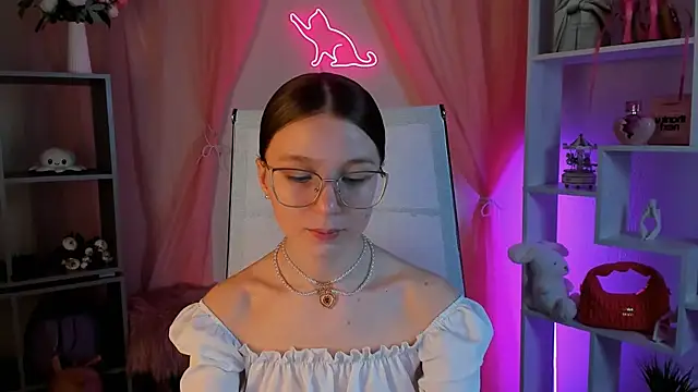 ElliFrankenweenie online show from February 24, 2026, 6:33 am