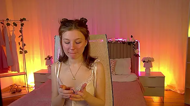 ElliFrankenweenie online show from March 15, 2026, 7:03 am