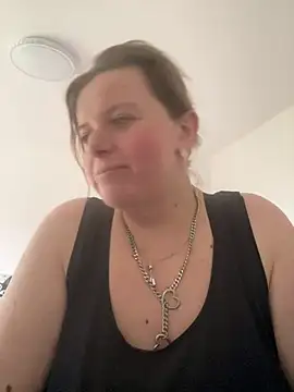 Snapshot of Laura-Loveyou chatting on February 18, 2026, 1:18 pm Laura-Loveyou online show from February 18, 2026, 1:18 pm