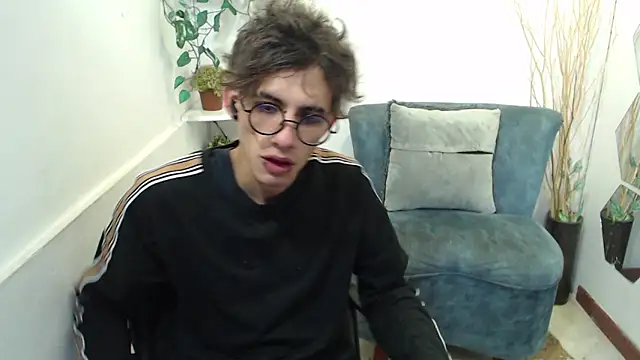 Snapshot of AaronBeer_ chatting on March 2, 2026, 12:01 pm AaronBeer online show from March 2, 2026, 12:01 pm