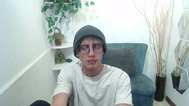 Snapshot of AaronBeer_ chatting on March 3, 2026, 12:55 pm AaronBeer online show from March 3, 2026, 12:55 pm