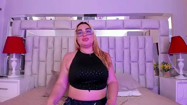 Snapshot of AngellHott_ chatting on February 18, 2026, 5:09 pm AngellHott online show from February 18, 2026, 5:09 pm