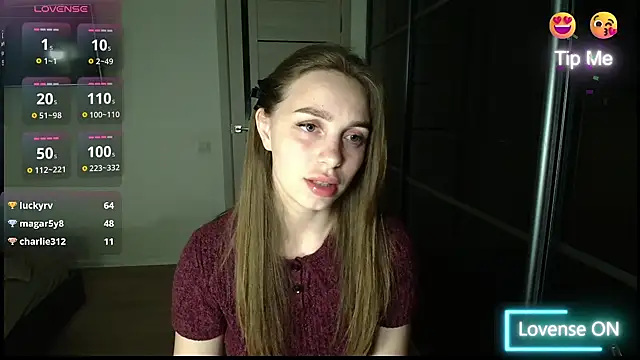  julia wonderful  online show from April 2, 2026, 8:50 pm