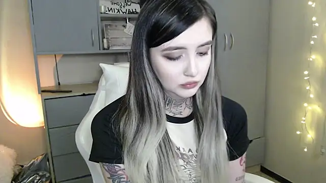 Rin Tozier online show from February 22, 2026, 12:45 am