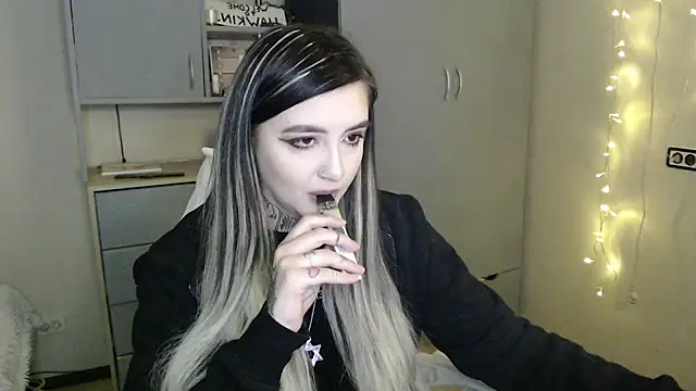 Rin Tozier online show from March 5, 2026, 12:39 am