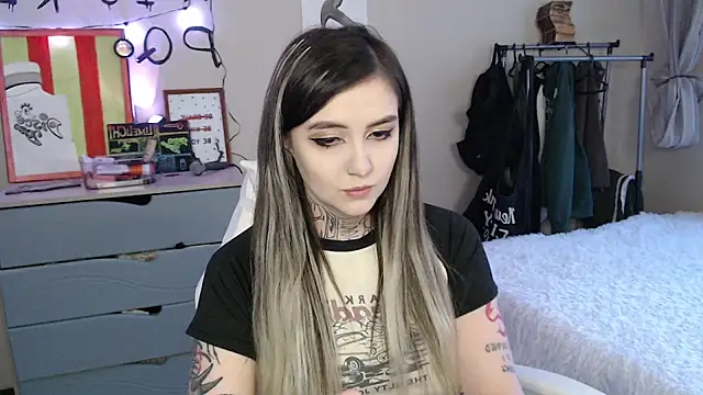 Rin Tozier online show from April 19, 2026, 1:05 am