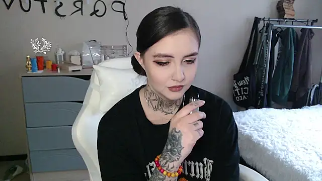 Rin Tozier online show from April 28, 2026, 3:22 am