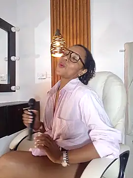 Snapshot of samaraa_smith1 chatting on June 4, 2026, 12:33 pm samaraa smith1 online show from June 4, 2026, 12:33 pm