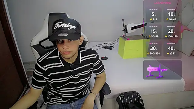 Snapshot of Top_and_bottom chatting on February 24, 2026, 9:46 pm Top and bottom online show from February 24, 2026, 9:46 pm