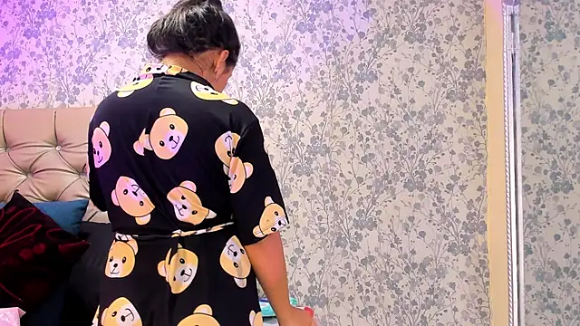 Snapshot of CloheBell chatting on February 17, 2026, 12:01 pm CloheBell online show from February 17, 2026, 12:01 pm