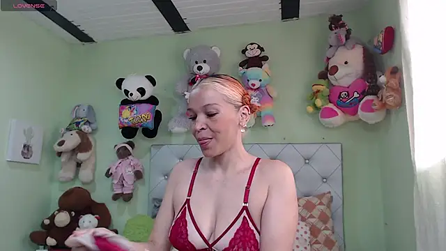 Dayana Smithh online show from April 16, 2026, 7:03 pm