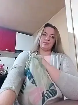 Snapshot of HotStepmommy4 chatting on February 19, 2026, 10:50 pm HotStepmommy4 online show from February 19, 2026, 10:50 pm