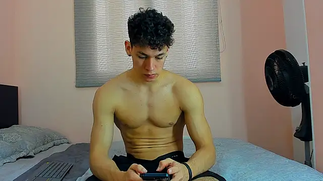 Snapshot of Muscle__Myke chatting on February 20, 2026, 12:49 pm Muscle Myke online show from February 20, 2026, 12:49 pm