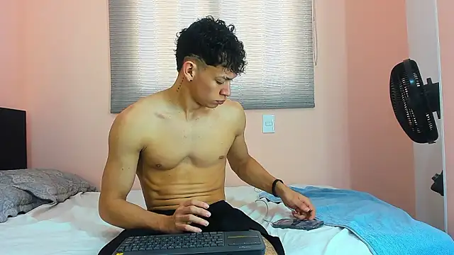 Snapshot of Muscle__Myke chatting on February 28, 2026, 3:02 pm Muscle Myke online show from February 28, 2026, 3:02 pm