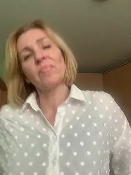 Snapshot of VeltaMur975 chatting on February 26, 2026, 10:36 am VeltaMur975 online show from February 26, 2026, 10:36 am