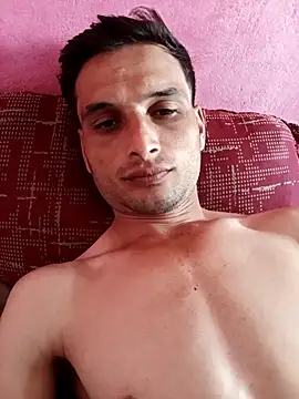 Snapshot of Beinghorny83 chatting on February 14, 2026, 6:32 am Beinghorny83 online show from February 14, 2026, 6:32 am