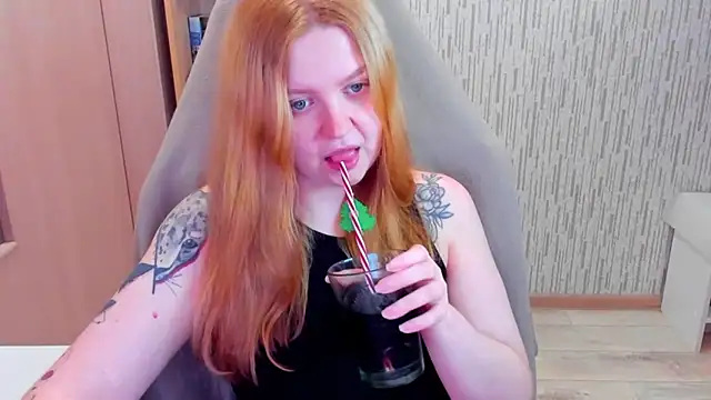 AnitaXVine online show from April 14, 2026, 7:31 pm