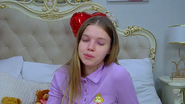 Snapshot of HallyBradley chatting on March 3, 2026, 11:16 am HallyBradley online show from March 3, 2026, 11:16 am