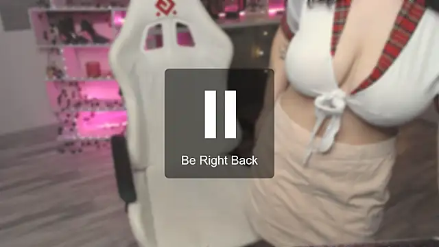 lily milleerr online show from February 25, 2026, 6:28 pm