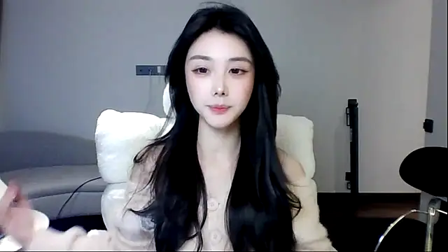 Snapshot of MedeLineayr chatting on March 4, 2026, 3:40 pm MedeLineayr online show from March 4, 2026, 3:40 pm