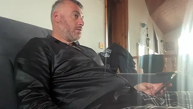 marcovik1 online show from April 15, 2026, 7:04 am