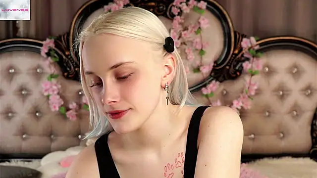 Snapshot of KirstinMcgeady chatting on April 26, 2026, 11:08 am KirstinMcgeady online show from April 26, 2026, 11:08 am