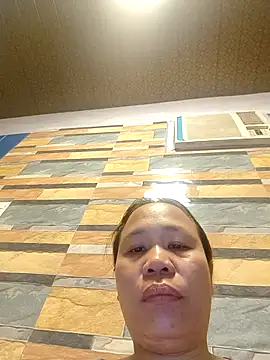 squirtshantal online show from April 4, 2026, 2:21 am