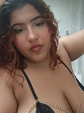 Snapshot of VanessaLanz chatting on May 17, 2026, 1:29 pm VanessaLanz online show from May 17, 2026, 1:29 pm