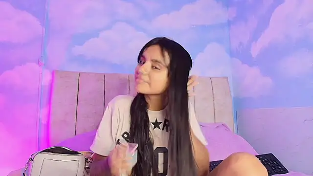 Aliclark online show from April 16, 2026, 7:03 pm