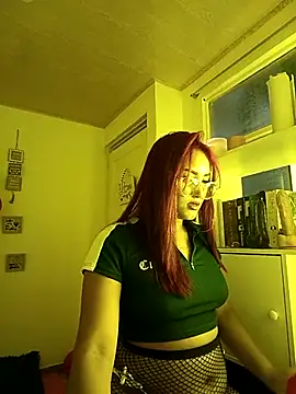 Snapshot of Aleja_Sammy chatting on February 18, 2026, 5:20 pm Aleja Sammy online show from February 18, 2026, 5:20 pm