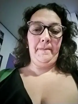 Snapshot of _Saraqueen chatting on February 19, 2026, 3:57 am Saraqueen online show from February 19, 2026, 3:57 am