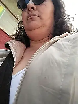 Snapshot of _Saraqueen chatting on February 25, 2026, 3:21 pm Saraqueen online show from February 25, 2026, 3:21 pm