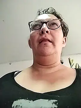  Saraqueen online show from March 13, 2026, 3:29 pm